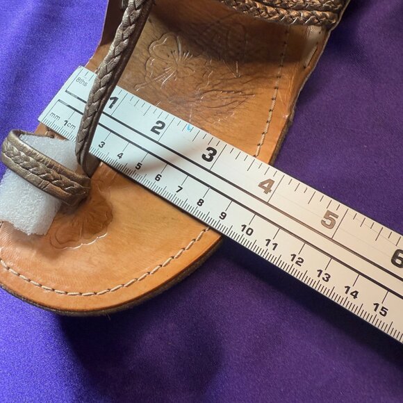 📌White Mountain Gold Metallic Slip On Toe Loop Flat Lightweight Sandals - Picture 11 of 15